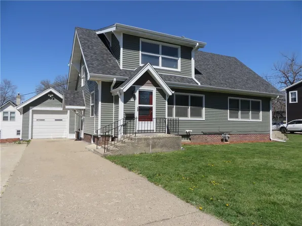 718 S 5th Ave W, Newton, IA 50208