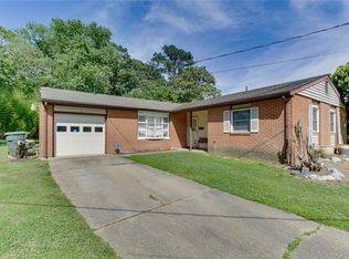 2 Wade Cir, Newport News, VA 23602