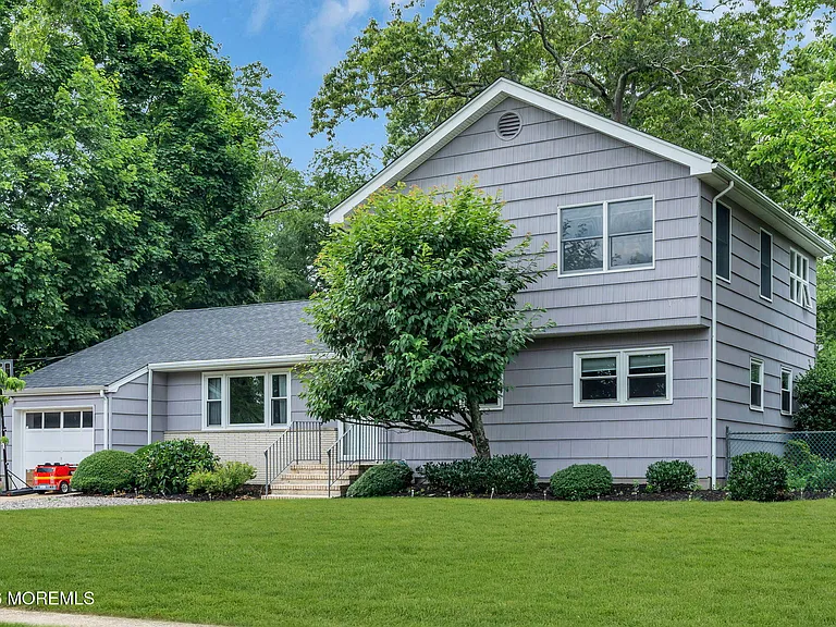 485 Freehold St — Photo 2