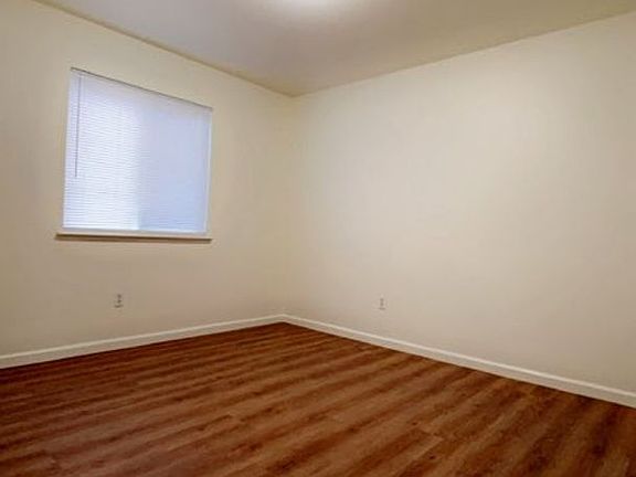 3rd image of 6836 Lorna Ave