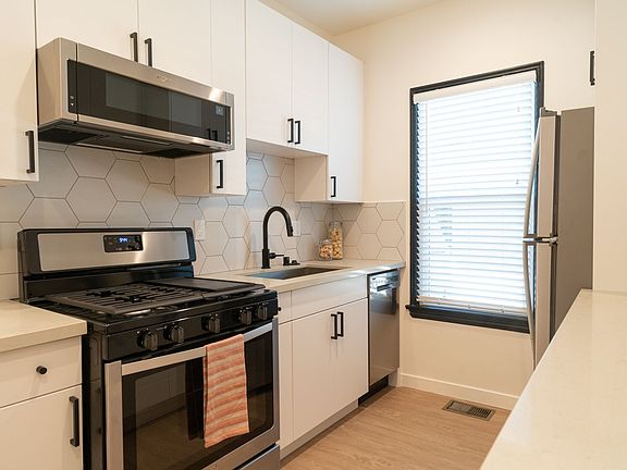 5th image of 22 Park Ave #24-1/2
