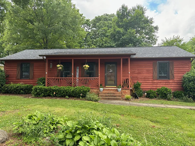 317 Woodside Dr — Photo 2