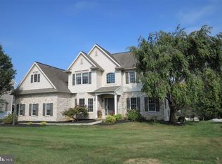 114 School Lane Ave, Ephrata, PA 17522