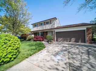 2747 Cromie Ct, Warren, MI 48092