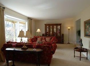 36W870 Oak Rd, St Charles, IL 60175