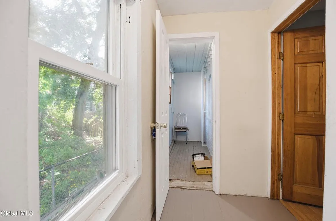 1 bed, 915 sqft, $1,350 — Photo 4