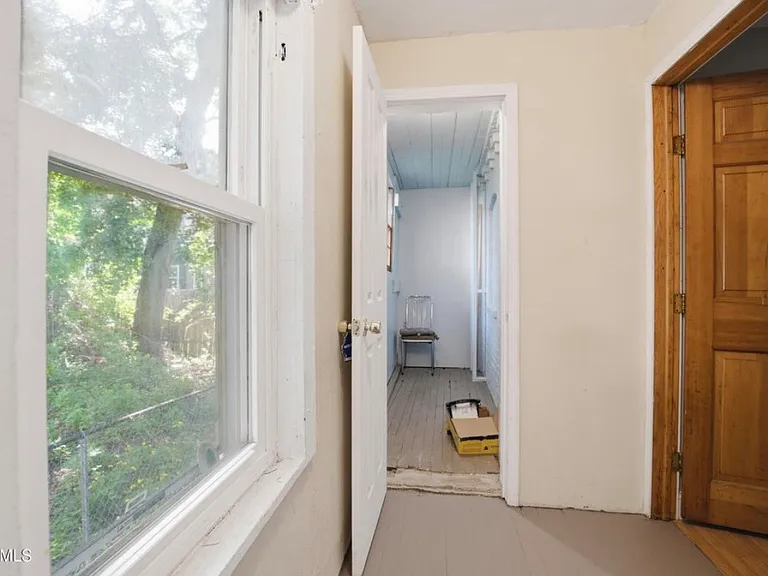 118 Robinson St #120 — Photo 4
