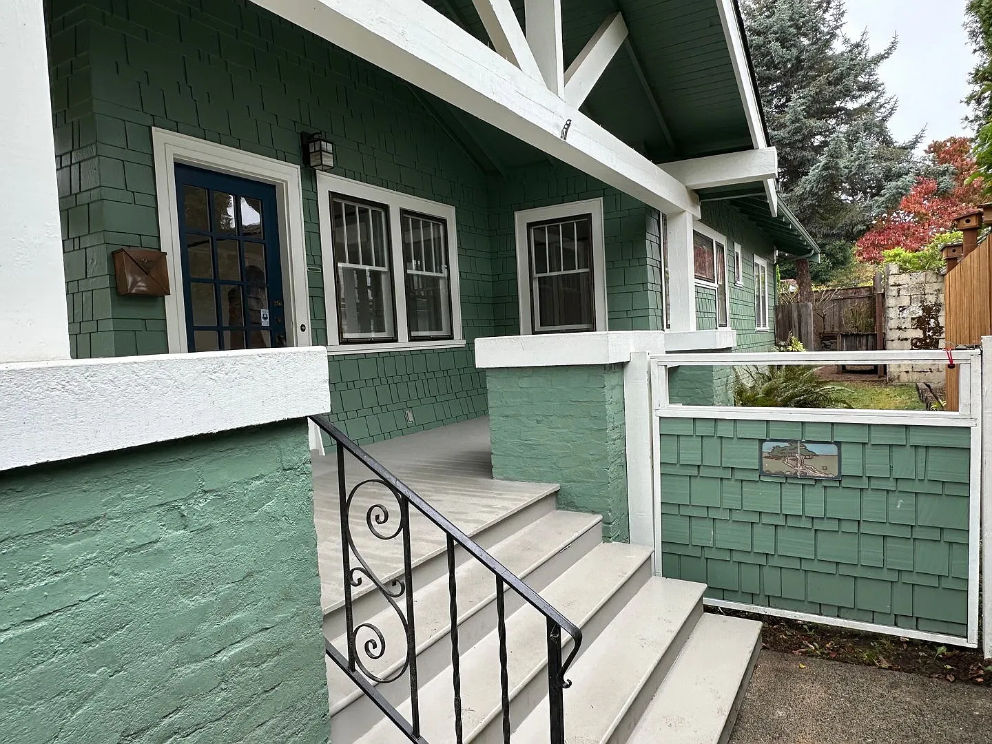 2414 N Lawrence St — Photo 2