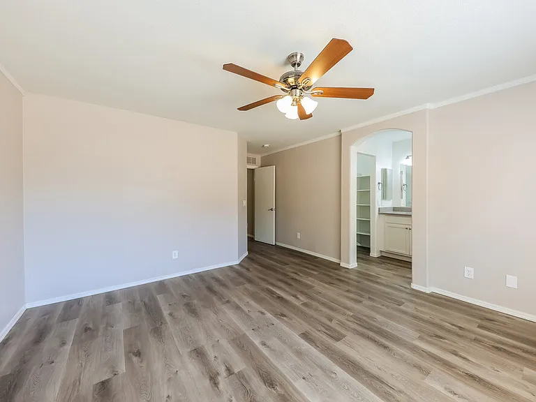 7919 W Magnolia St — Photo 12