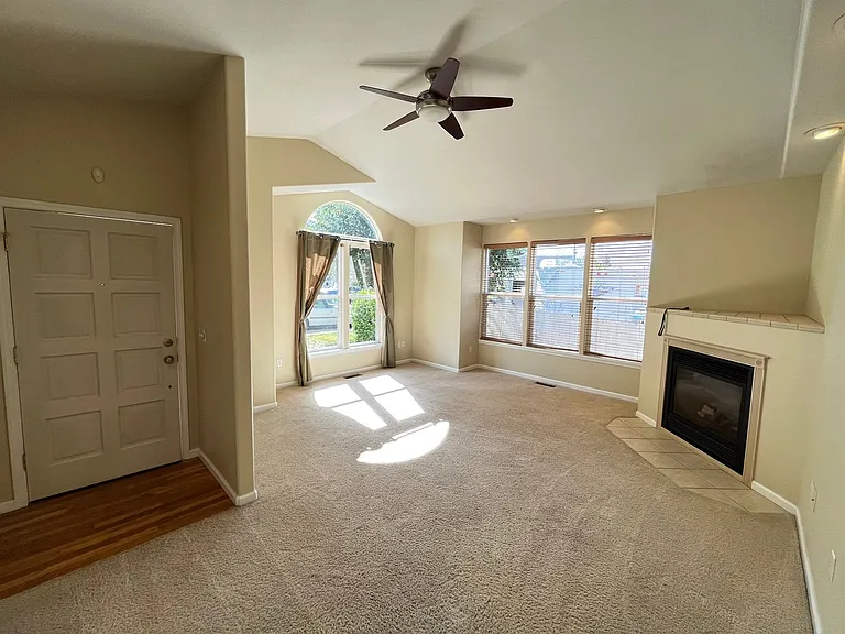 4575 Kincaid Ct — Photo 7