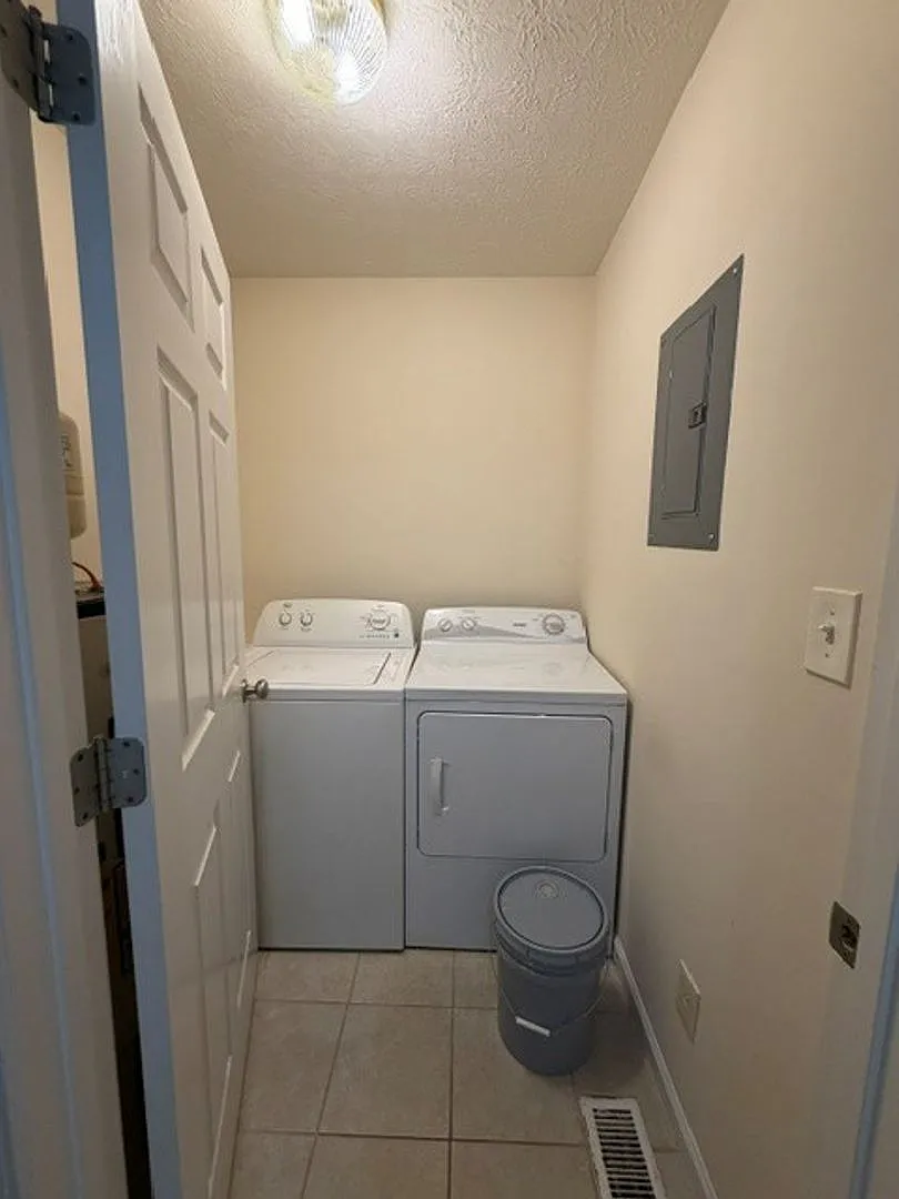 135 Amy Avenue — Photo 4