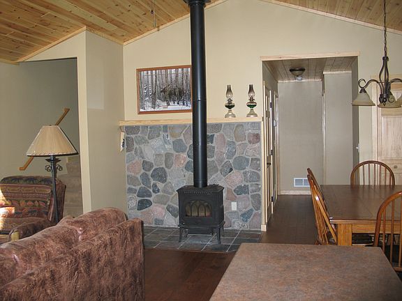 4th image of 9721 Laurentian Dr