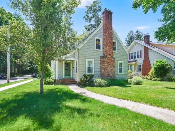 169 Greenacre Ave, Longmeadow, MA 01106