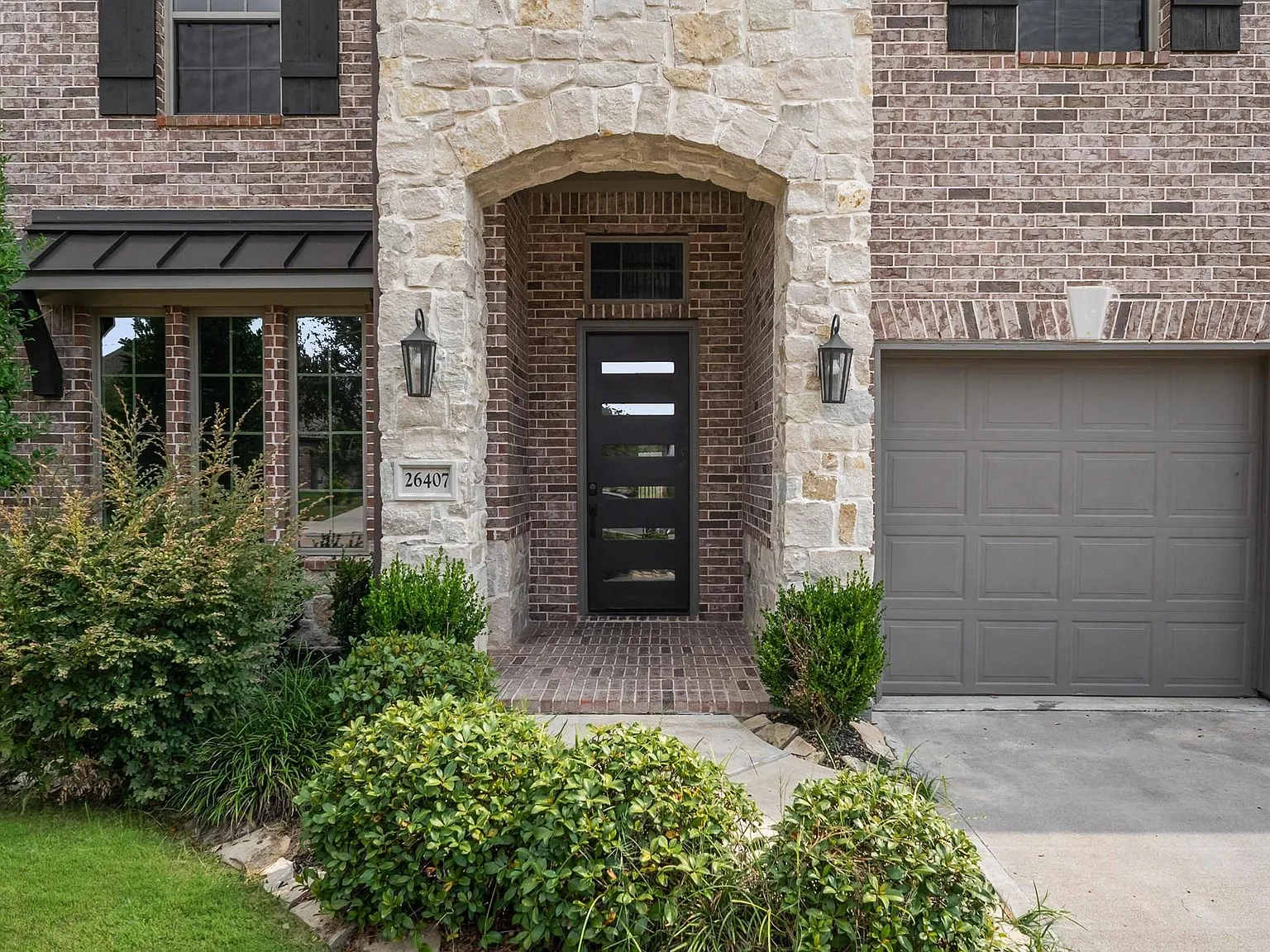 4 bed, 3.5 bath, 3260 sqft, $3,375 — Photo 2