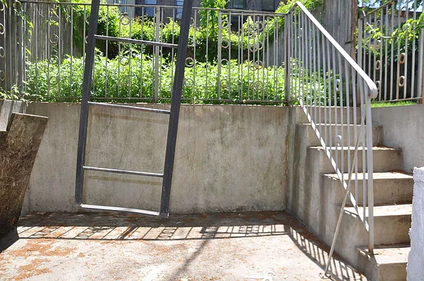 Rented by Compass | media 24