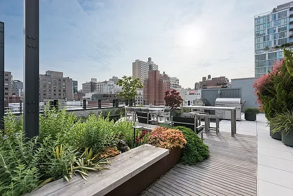 Rented by East West Realty Services Inc | media 24