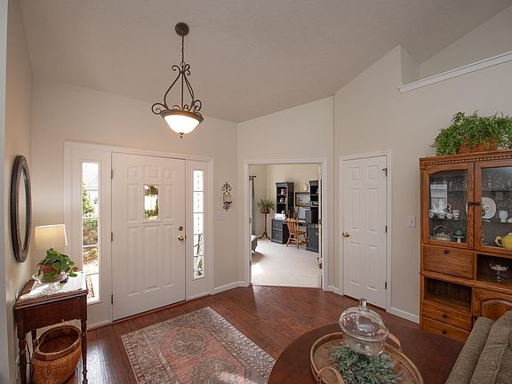 4th image of 245 W Ramey St