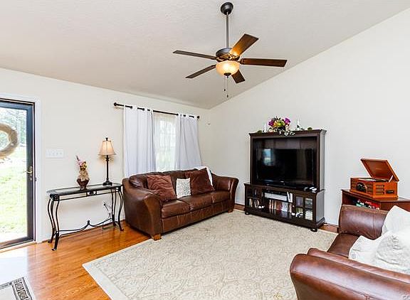 2nd image of 1017 Sycamore Crest Dr