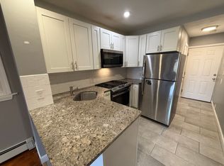 208 Maverick St APT 2R, Boston, MA 02128