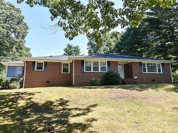 2nd image of 215 Greenside Dr
