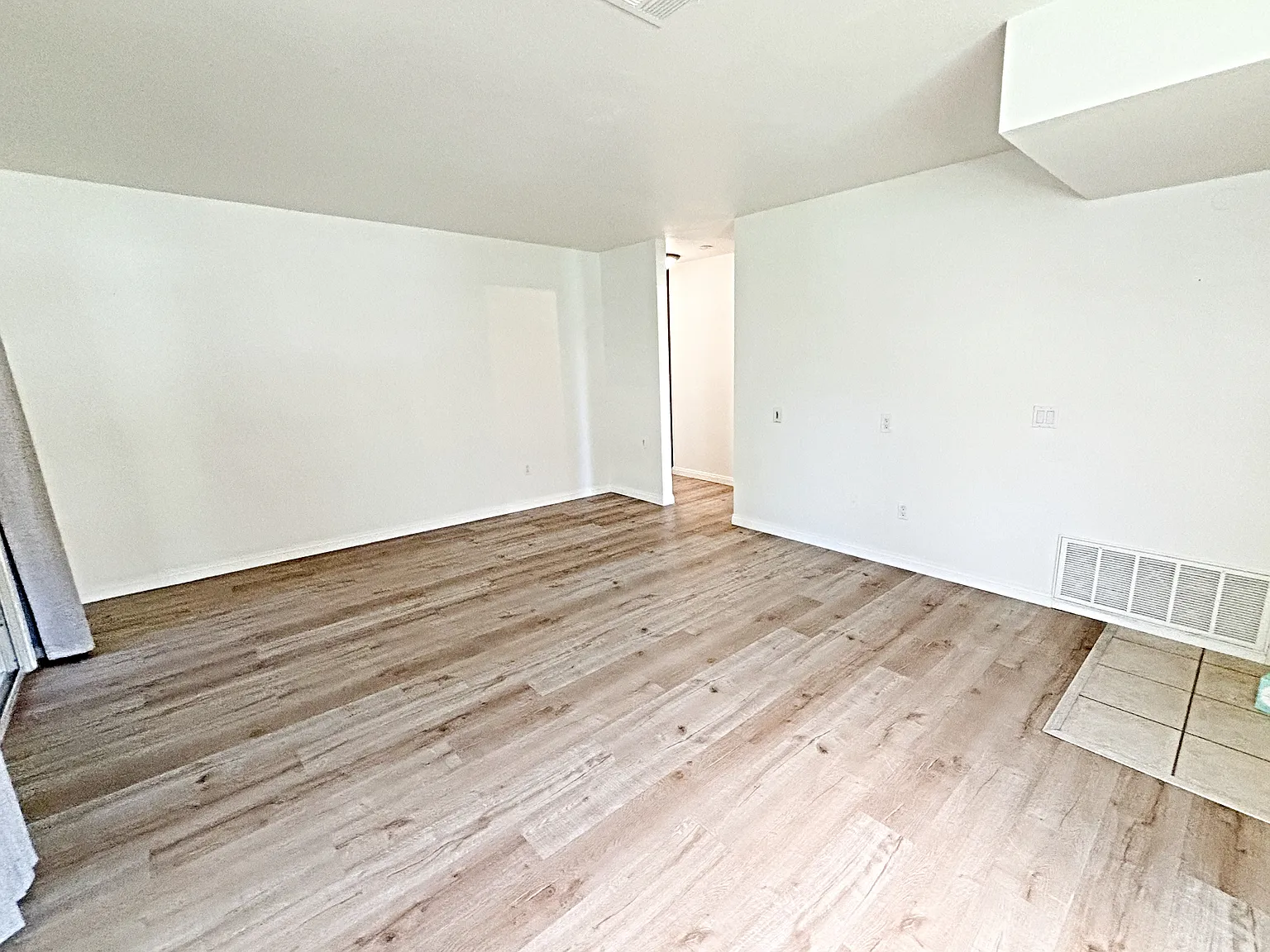 2 bed, 920 sqft, $2,800 — Photo 3
