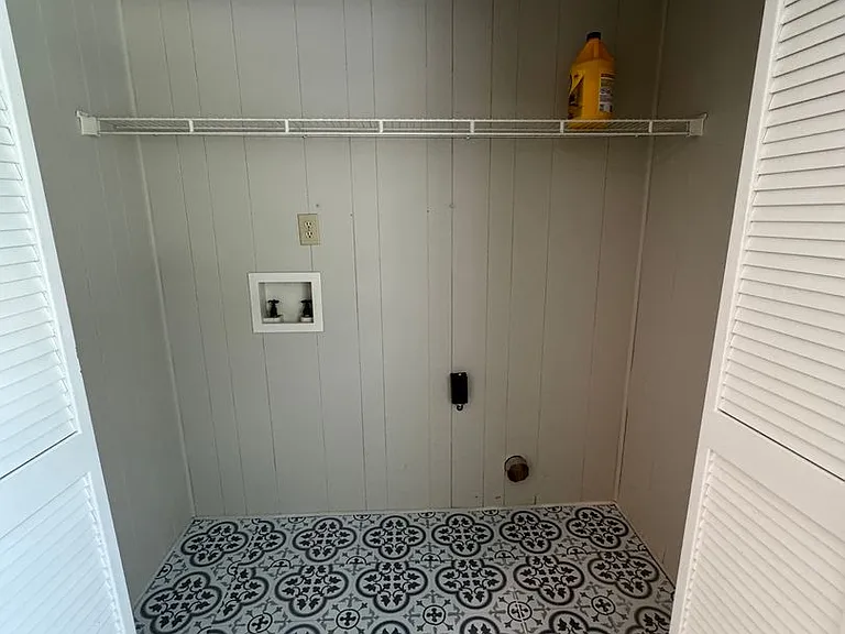 313 E Washington Ave — Photo 5