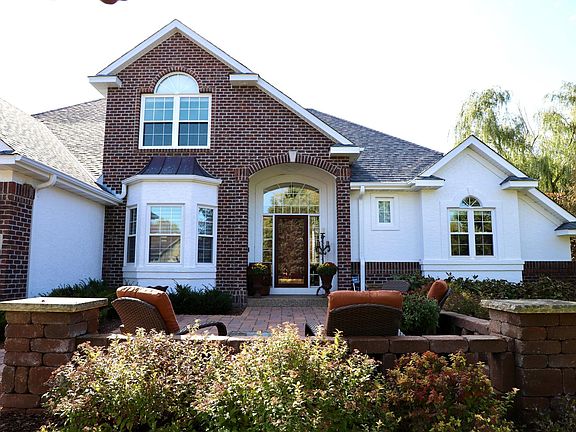 4th image of 1700 Creek Ln
