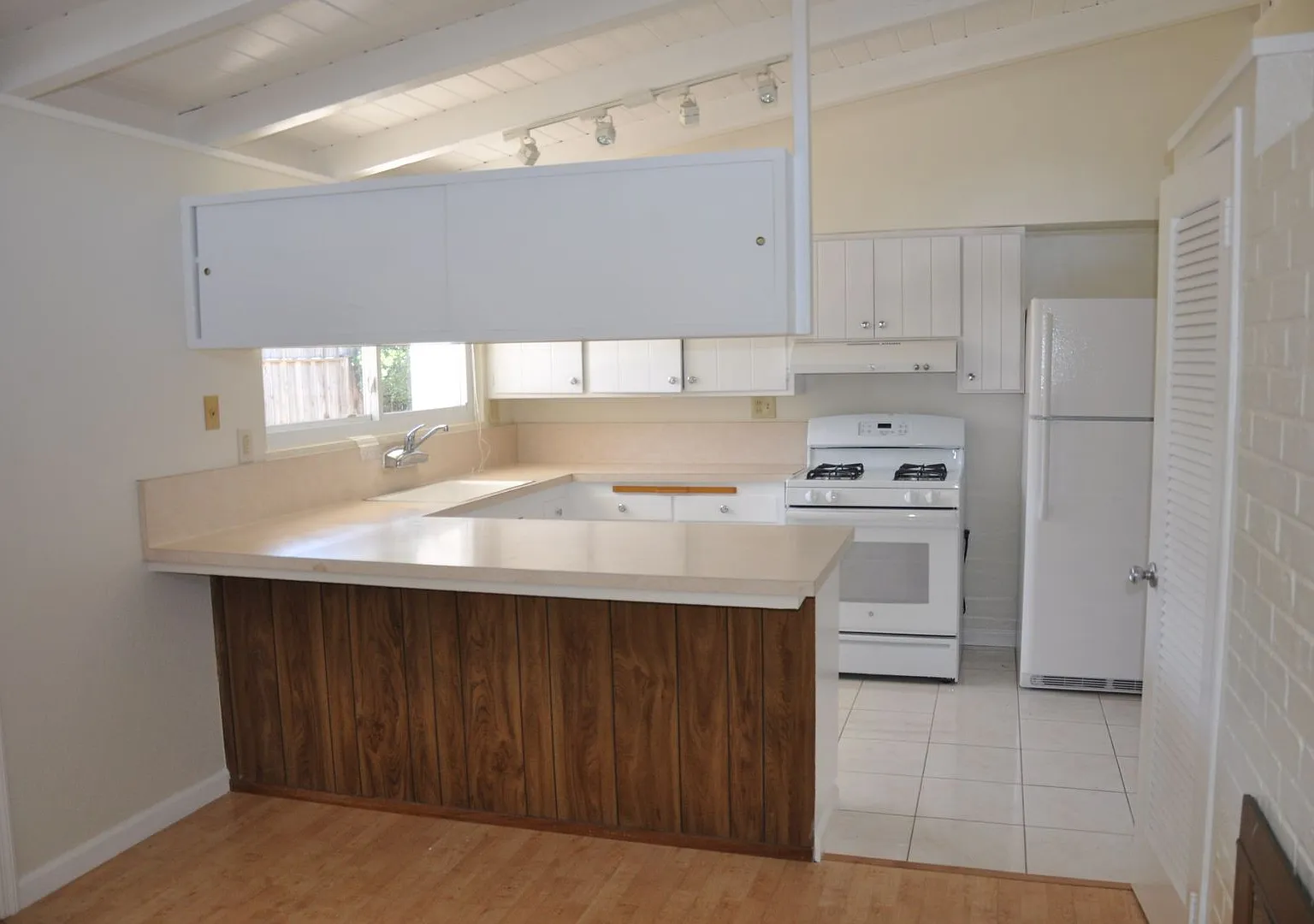 Charming 3-Bedroom Home in a Prime Sunnyvale Location available now! 1218 Sandia Ave, Sunnyvale, ... — Photo 4
