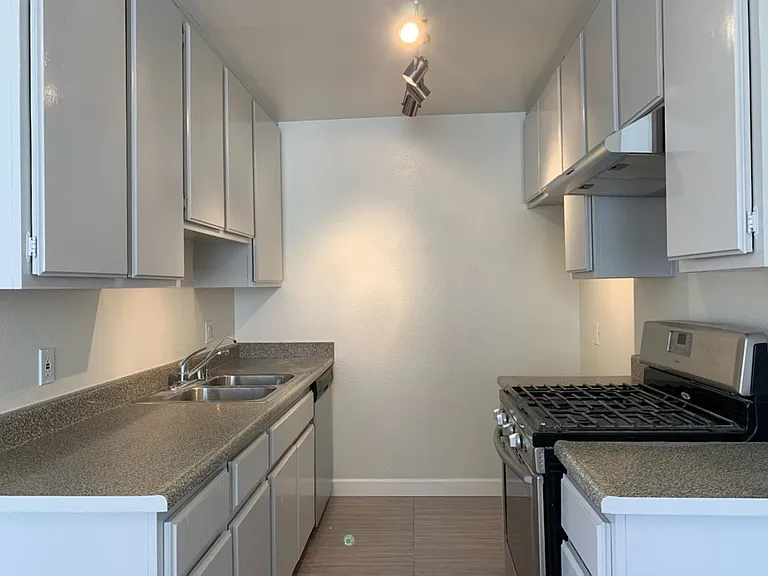 2251 Crenshaw Blvd Residences — Photo 6
