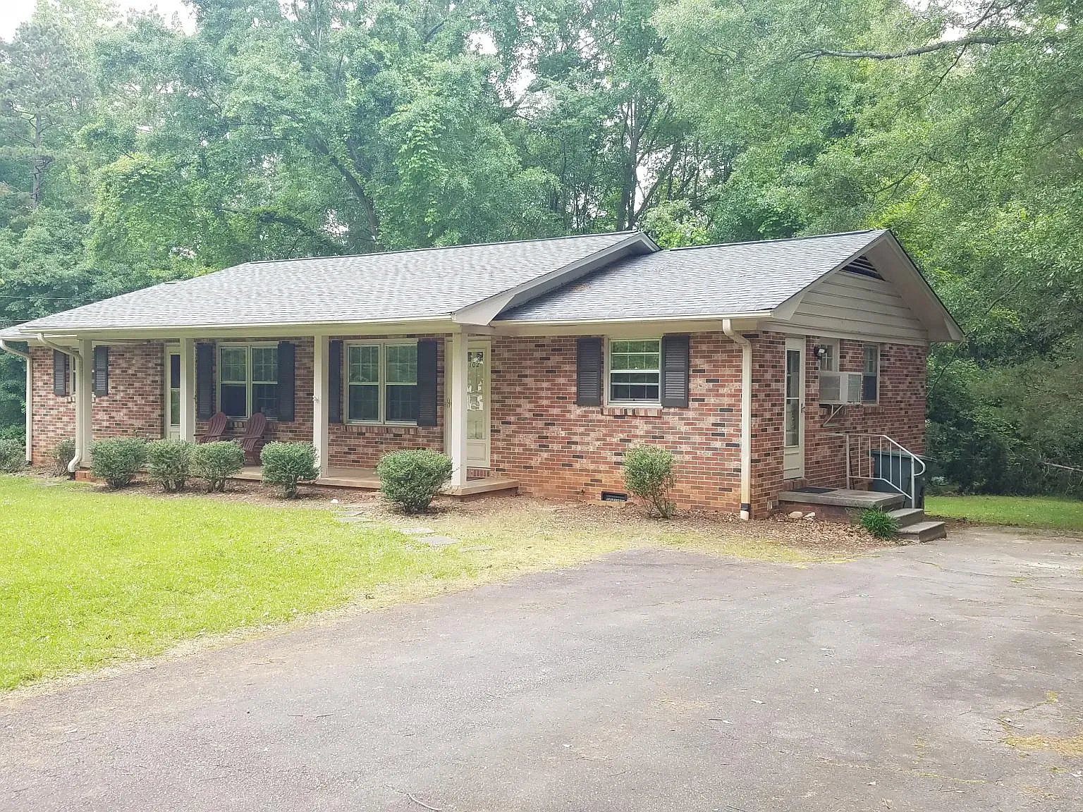 2 bed, 850 sqft, $1,050 — Photo 1