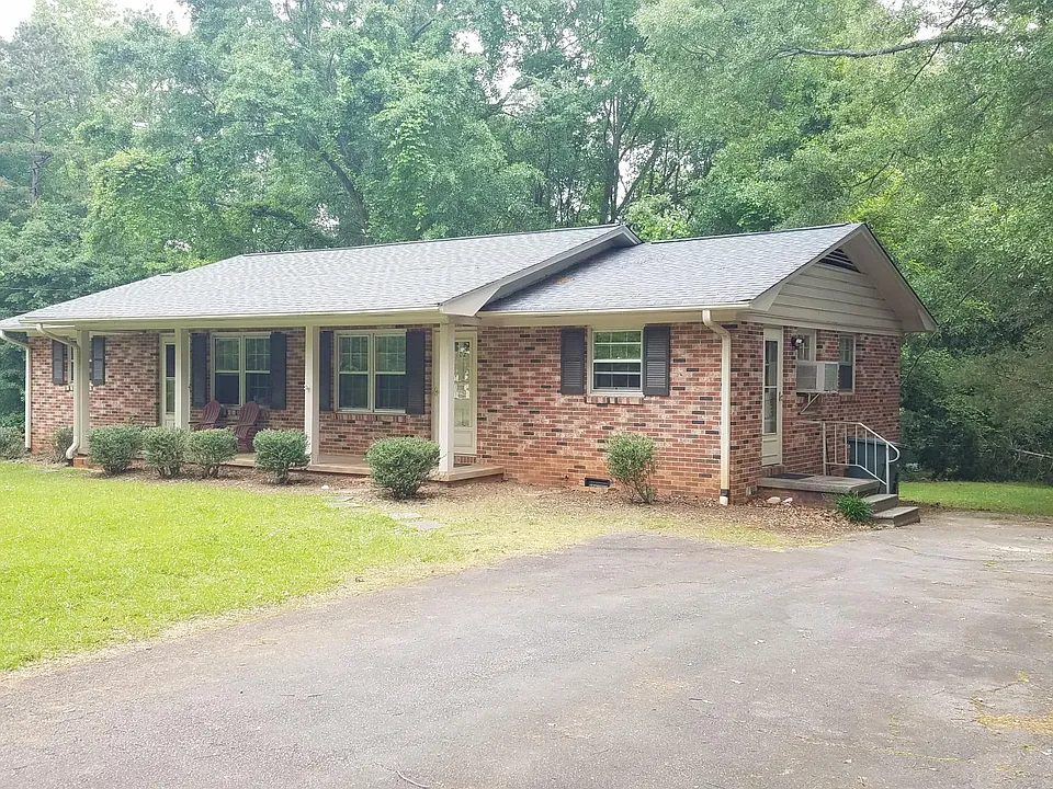 102 Willow Creek Cir