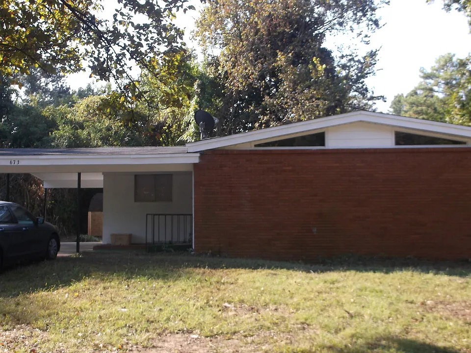 673 W Raines Rd