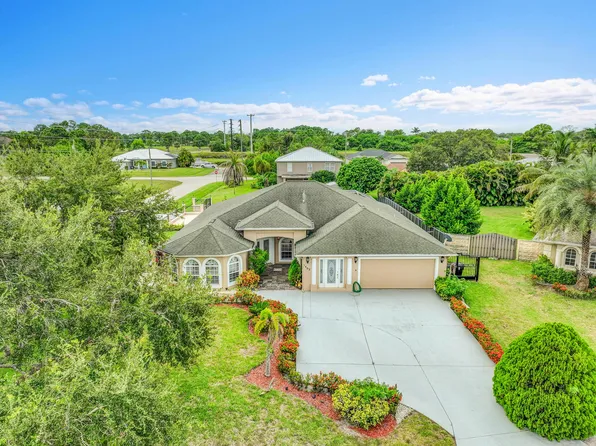 1402 SW Doe Court, Port St Lucie, FL 34953