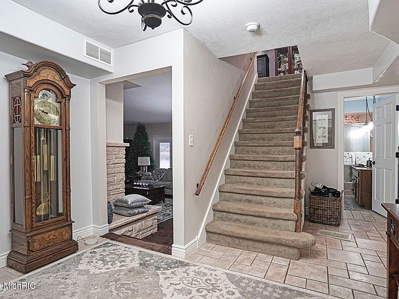 4th image of 7125 N Noffke Dr