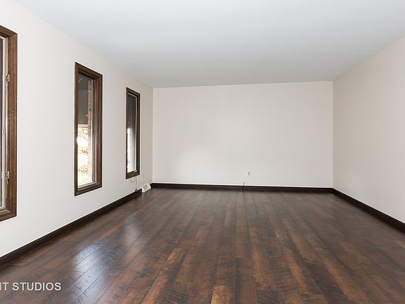 2nd image of 465 N Shabbona St