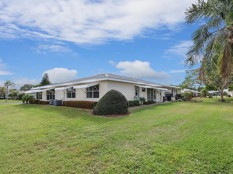 404 Sandpiper Dr #D — Photo 2