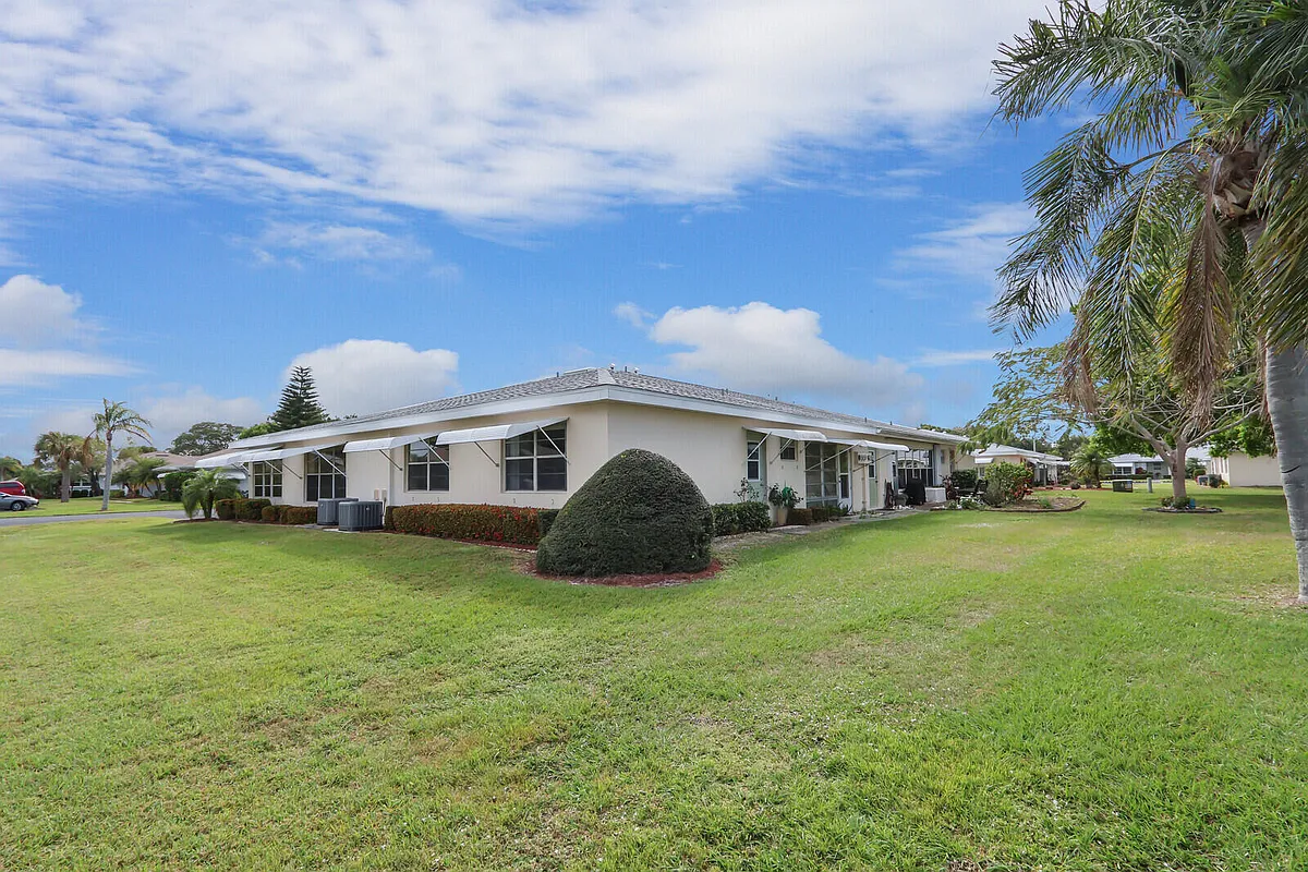 Photo 2 of 35 - 404 Sandpiper Dr #D - Fort Pierce, FL Building Photo - 404 Sandpiper Dr #D
