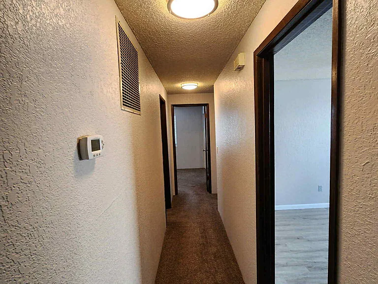 470 W Ridgeway Ave — Photo 9