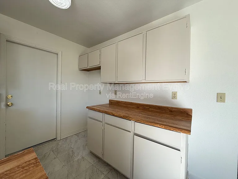 6437 W Sierra St — Photo 8