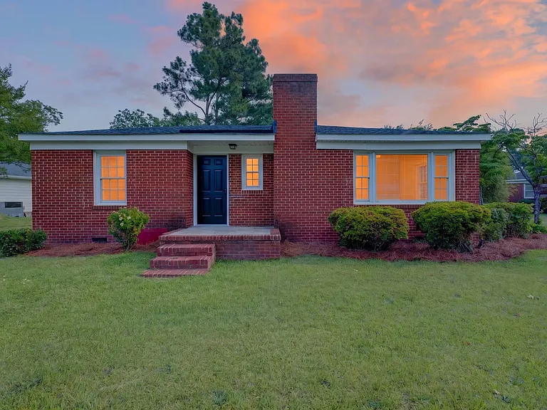 2813 Jackson Dr — Photo 1