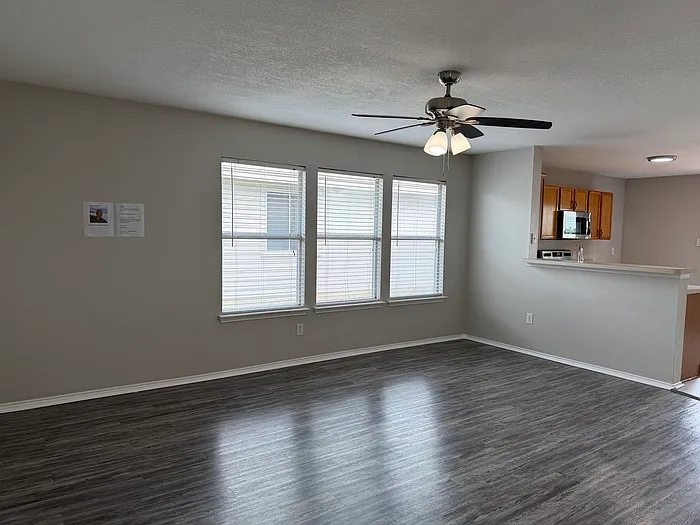 817 Live Oak Dr — Photo 3