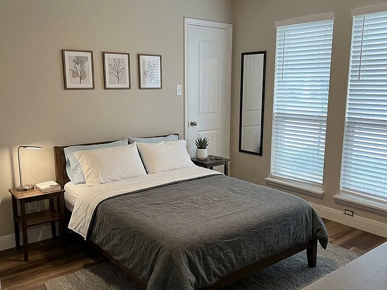 5202 Dauphin Dr — Photo 24