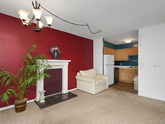 4th image of 1127 S Lake Dr Unit 206