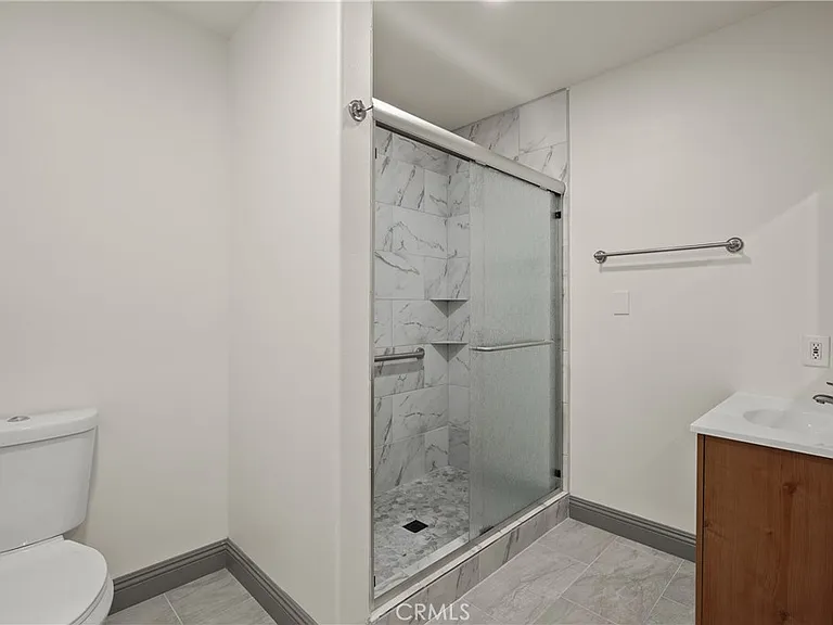 14335 Hamlin St — Photo 22