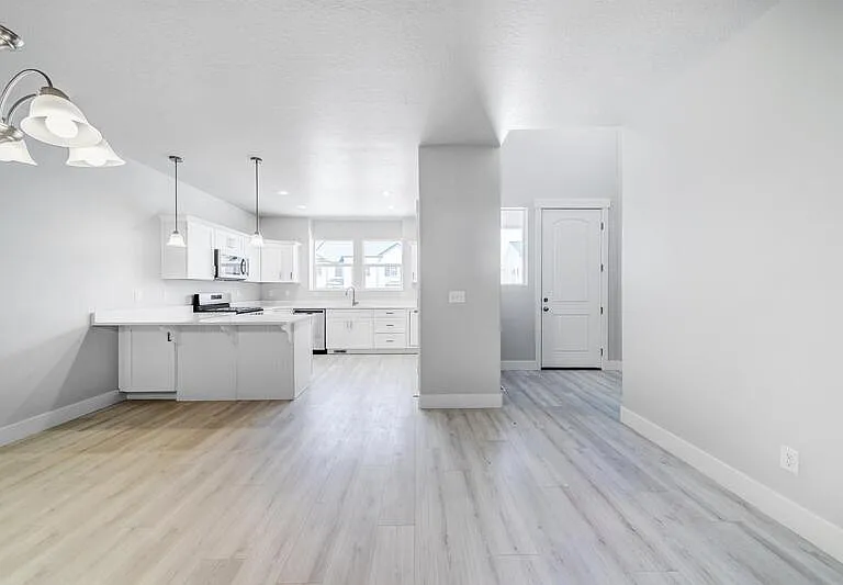 1487 N 3830 W #NEXT TO BATHROOM — Photo 3