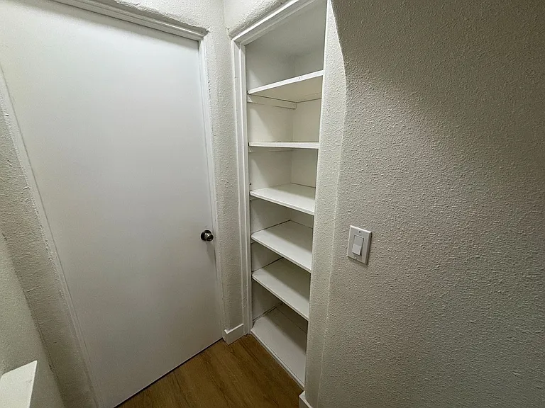 24337 Myers Ave — Photo 11