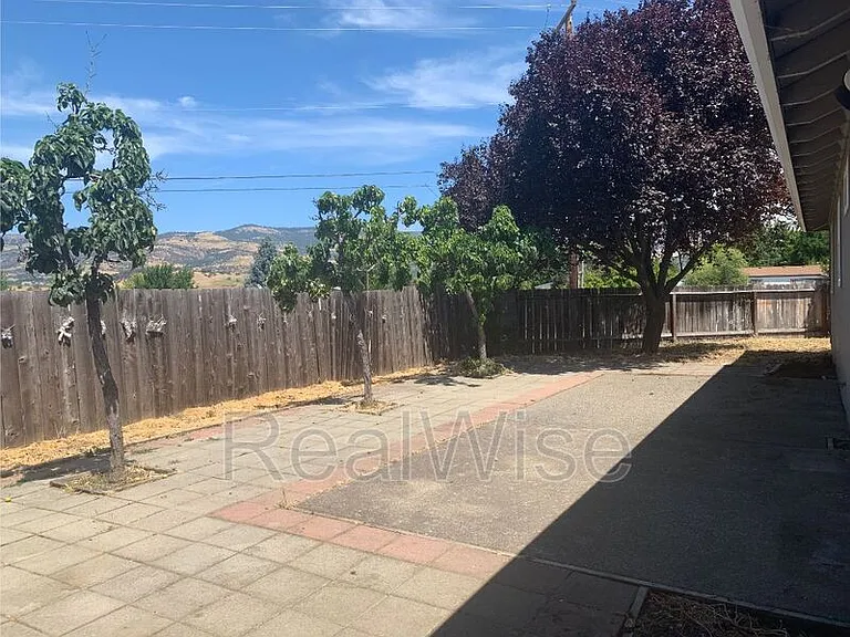 210 Sweetbrier Dr — Photo 25