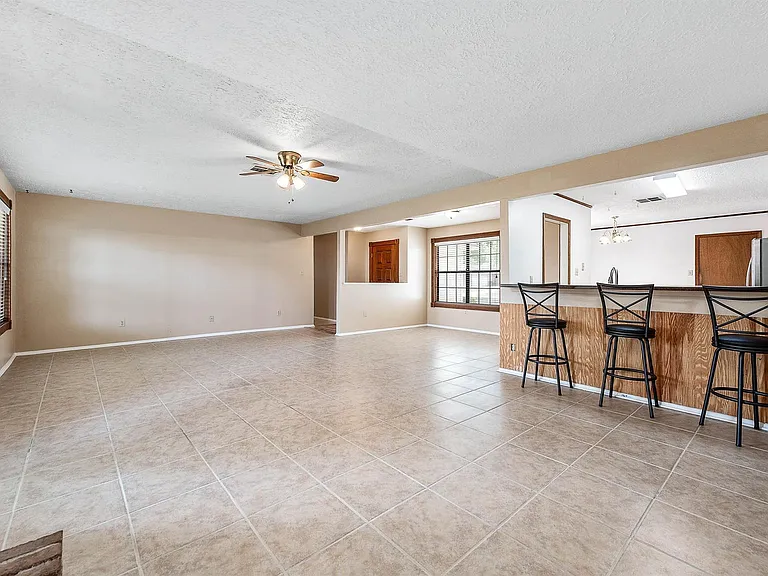 11210 Daybreak Ln — Photo 9