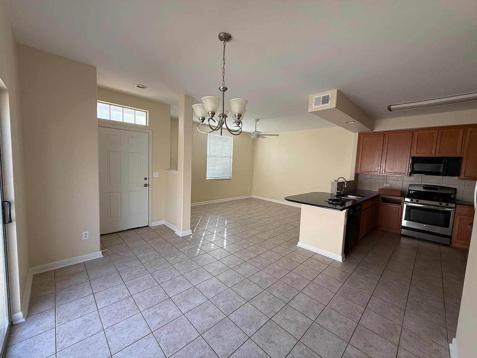 3 bed, $1,795 — Photo 3