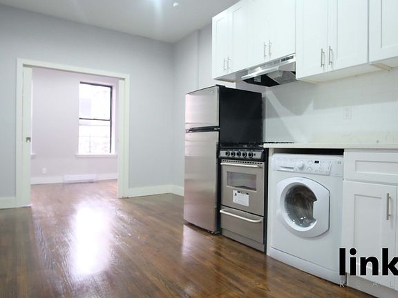 3rd image of 320 W 49th St #W5fe